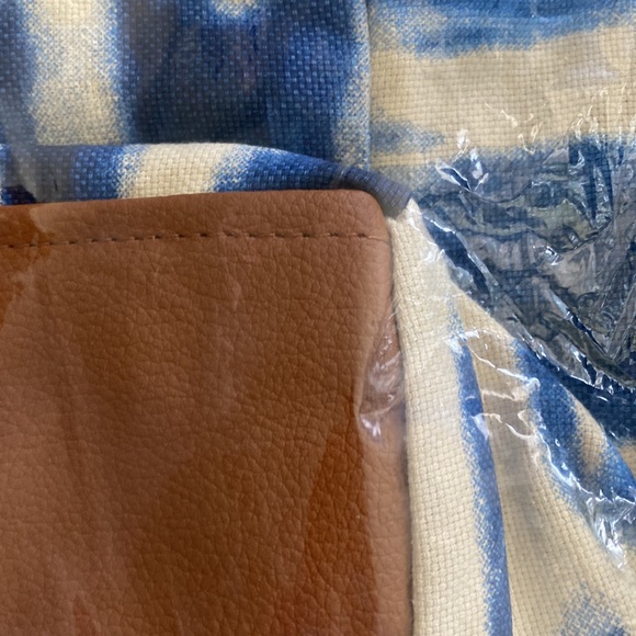 Lu+Elle Tie Dye Laguna Tote in Indigo - Picture 5 of 9